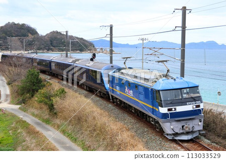 EF210型+2100系列〜THE ROYAL EXPRESS〜與瀨戶內海（予讚線：大浦-淺美） 113033529
