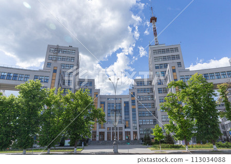 [烏克蘭] 哈爾科夫，蘇聯時期建造的一群摩天大樓，高聳在自由廣場上 113034088
