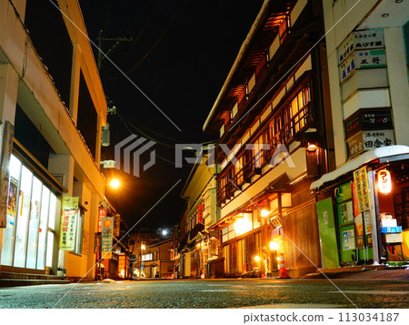From the night scene of Hijiori Onsen, Okura Village, Yamagata Prefecture 113034187