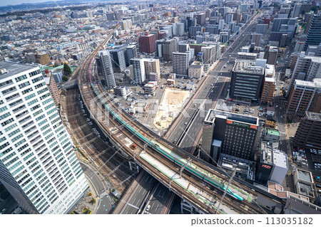 從 AER 觀景台欣賞仙台市景和火車景觀 113035182