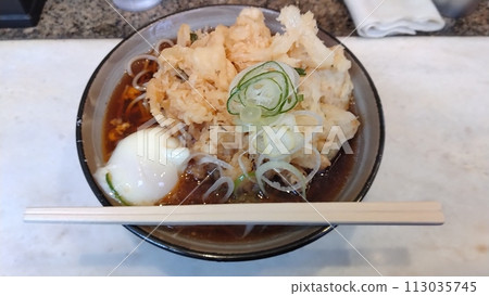 新宿西口思出橫丁龜屋的“天玉蕎麥麵” 113035745