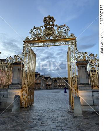 黃昏時分凡爾賽宮的金色大門 113037575