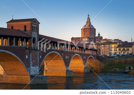 Panorama of covered bridge and Pavia cathedral at sunset 113040602