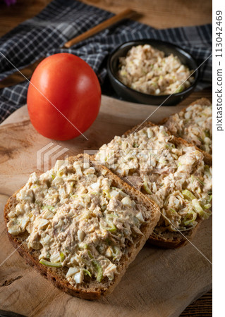 Sandwich with tuna paste and eggs. 113042469