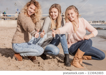 Three fashionable models outdoor 113042803