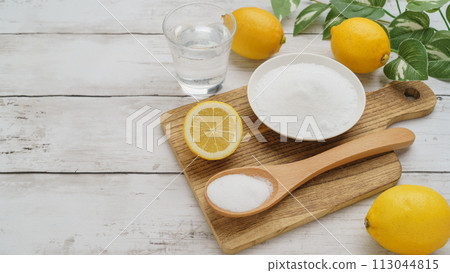 Citric acid image | Citric acid (powder) and lemon 113044815