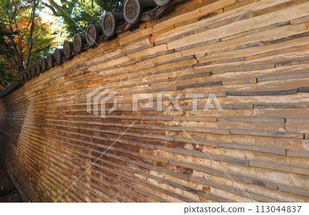 Earthen walls of temples and shrines: An example of “Nobunaga-fence” with improved fire resistance Earthen walls of temples and shrines: An example of “Nobunaga-fence” with improved fire resistance 113044837