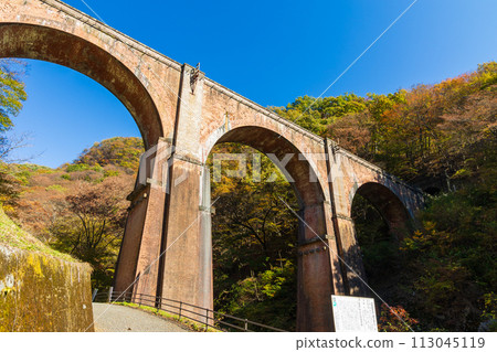Autumn in Annaka, Gunma Prefecture: Autumn leaves on the Abt Road, Usui Third Bridge (Megane Bridge) Autumn in Annaka, Gunma Prefecture: Autumn leaves on the Abt Road, Usui Third Bridge (Megane Bridge) 113045119
