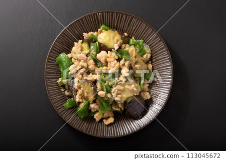 Stir-fried eggplant and peppers with meat (chicken) Stir-fried eggplant and peppers with meat (chicken) 113045672