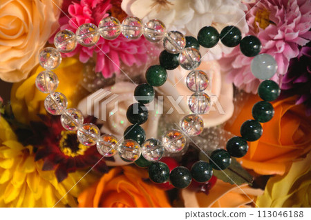 Flower background power stone bracelet 113046188
