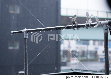 梅雨季節,衣服沒辦法洗了 梅雨季節,衣服沒辦法洗了 113046317