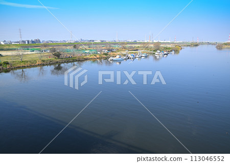 春天的天氣，荒川幹流，從新大宮旁路佐雨橋看到的景色，春天的風景 113046552
