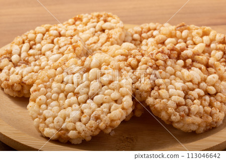 Mochi barley, scorched rice crackers 113046642