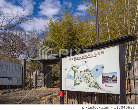 日本庭園的入口大門及告示牌（千葉縣柏市曙山公園內） 113046658
