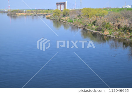 Spring weather: Arakawa River main stream, view from Sasame Bridge on the Shin-Omiya Bypass, spring scenery 113046665