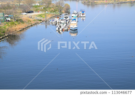 Spring weather: Arakawa River main stream, view from Sasame Bridge on the Shin-Omiya Bypass, spring scenery 113046677