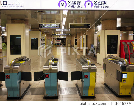 名古屋市營地鐵金山站檢票口清晨 113046779