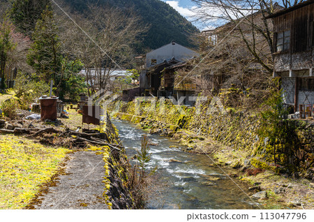 Spring scenery of Kyoto Rakuhoku Kurama River 113047796