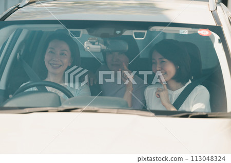 driving, chum, pal 113048324