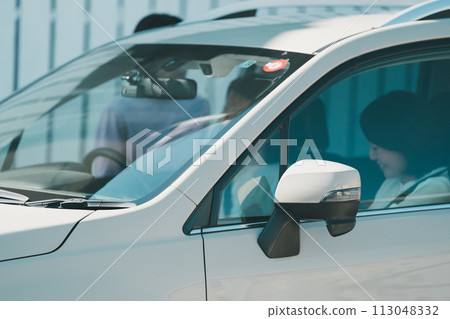 driving, chum, pal 113048332