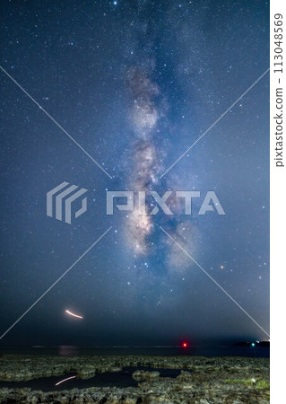 The Milky Way seen at Ojima Coast in Okinawa Prefecture 113048569