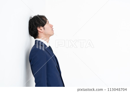 Businessman suffers 113048704