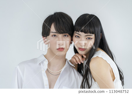 Genderless makeup image: young men and women looking at the camera 113048752