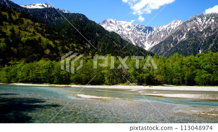 Azusa River and Hotaka Mountain Range in Kamikochi 113048974