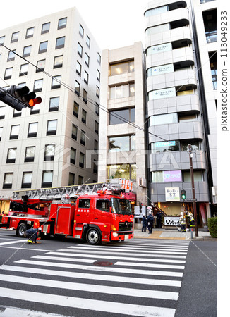 接獲火災報告後，消防車已出動 113049233