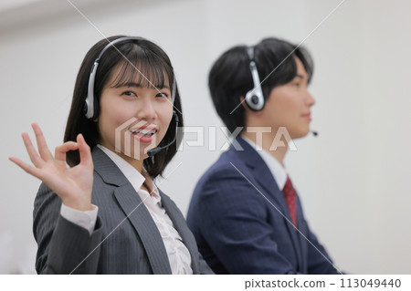 OK sign_Operator woman_1 113049440