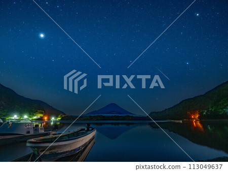 Mt. Fuji and shooting stars seen from the shore of Lake Shojiko Mt. Fuji and shooting stars seen from the shore of Lake Shojiko 113049637