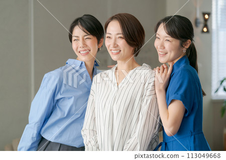 三個微笑的女人的肖像 三個微笑的女人的肖像 113049668