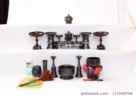 Studio photography of Buddhist utensils, incense burners, object photography 113049706