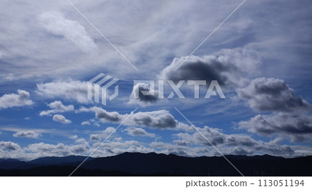 清爽的初秋早晨天空，有各種雲彩，長焦，天基，230914am 113051194