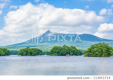北海道夏季 大沼國定公園 北海道駒岳 橫跨大沼 北海道夏季 大沼國定公園 北海道駒岳 橫跨大沼 113051714