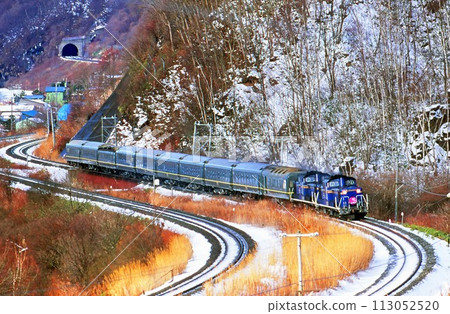 Sleeper express Twilight Express running towards Sapporo 113052520