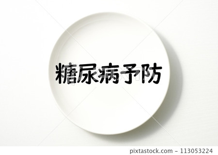 與白盤上的食物相關的單字和關鍵字 113053224
