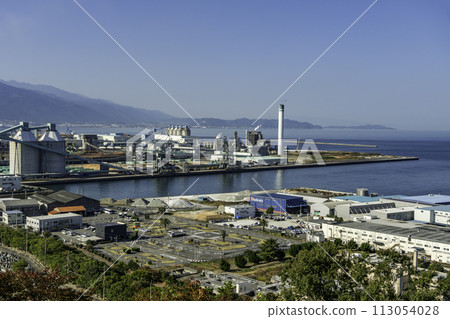 從愛媛縣四國中央市灣濱工業區川之江城遺址眺望 113054028