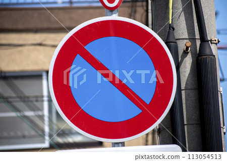 [Traffic sign] Parking prohibited 113054513