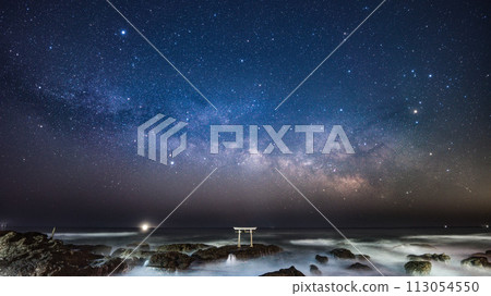 Torii gate of Kamiiso in Oarai, Ibaraki Prefecture and the Milky Way in spring 113054550