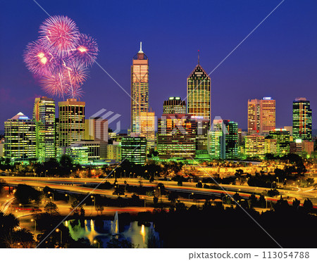 柏斯現代建築美麗夜景 柏斯現代建築美麗夜景 113054788