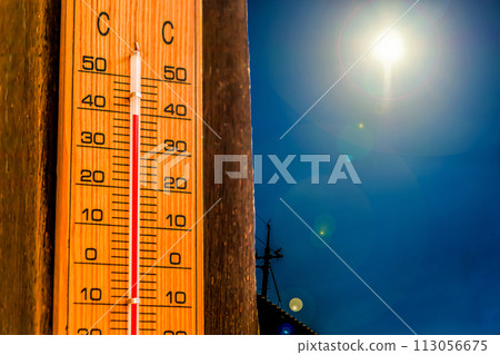 Blue sky and a thermometer that has risen to 40 degrees Blue sky and a thermometer that has risen to 40 degrees 113056675
