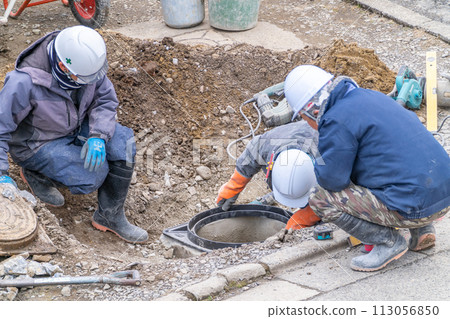 Manhole raising work, manhole adjustment ring cover, level surveying 113056850