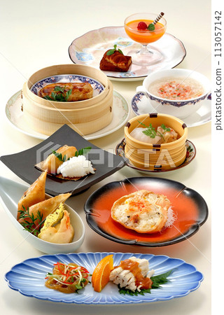 Various dishes, Chinese lunch, dim sum lunch, Chinese course lunch 113057142