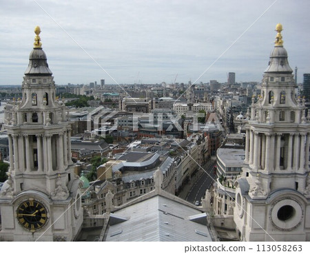 Cityscape of London, England seen from St Paul's Cathedral 113058263
