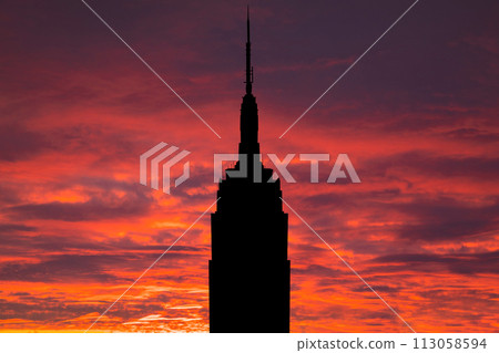 Empire State Building at Amazing Sunset. New York 113058594