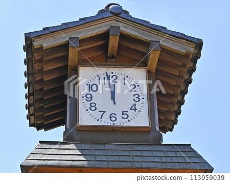 藍天上的模擬時鐘 113059039