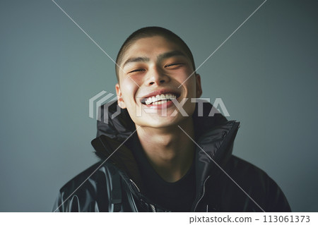 Bust-up portrait of a young shaved head Japanese man 113061373