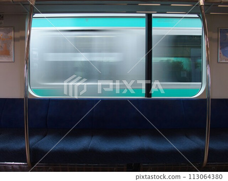 An empty JR Narita Line train 113064380