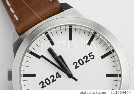 Watch at one minute to twelve with the text 2024-2025. Watch at one minute to twelve with the text 2024-2025. 113064404